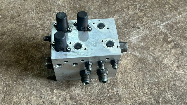 AXT11043 - Válvula de controle de fluxo de óleo
