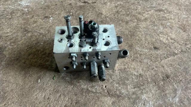AXT17303 - Válvulas de controle da função do cilindro