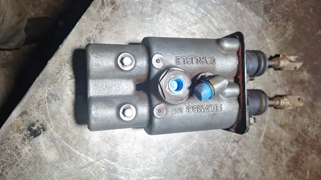 000041 - Cilindro principal do travão duplo