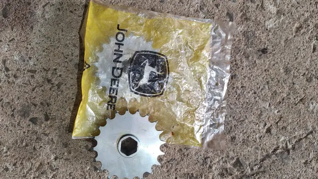 DQ47496 - Roda Dentada da Corrente