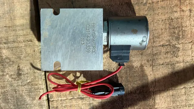 CB11490359 - Válvula solenoide de controle de fluxo de óleo