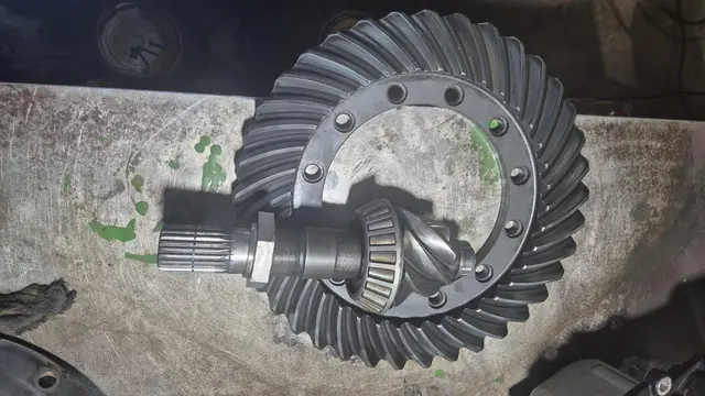 82011810 - Coroa e pinhão traseira