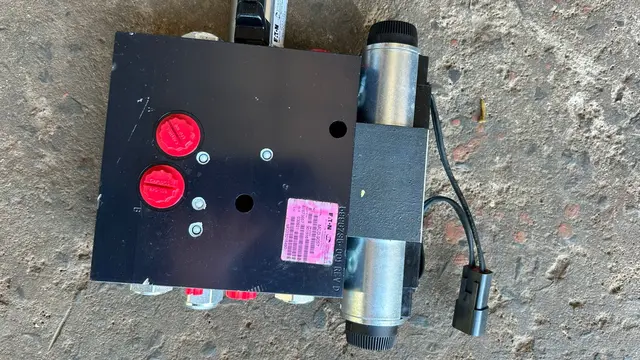 87673657 - Válvula hidráulica