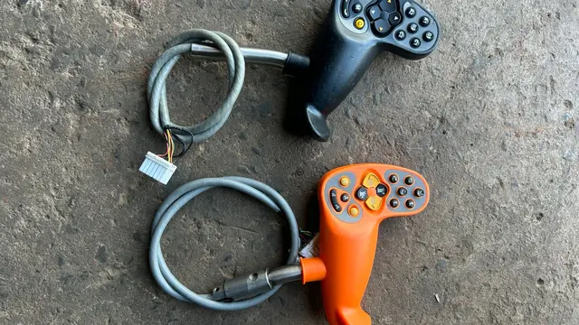 87751683 - Joystic controle