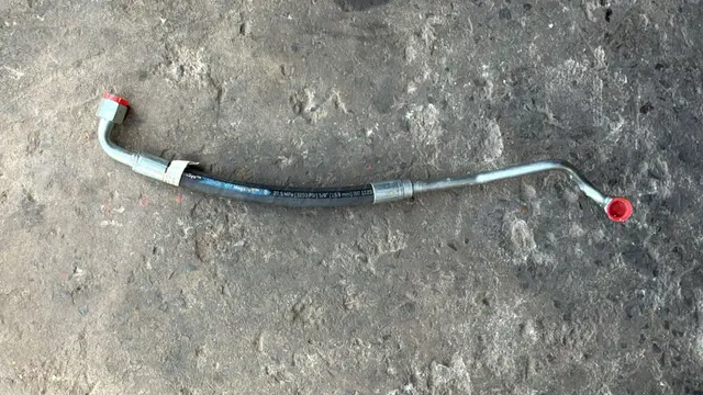 SJ37351 - Linha de óleo de pressão do SCV central