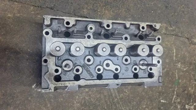 836855381 - Cabeçote motor Sisu