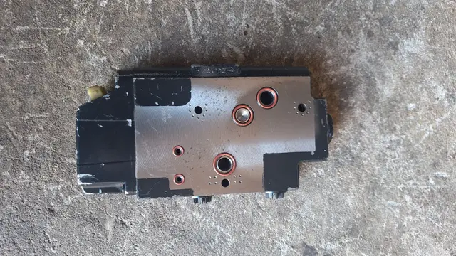 84381608 - Válvula de controle do inversor eletro-hidráulico