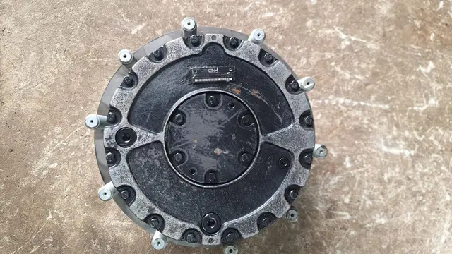 51670229 - Cubo de roda
