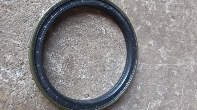 RE204870 - Retentor