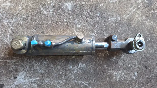 5861011H00 - Cilindro hidráulico inclinação