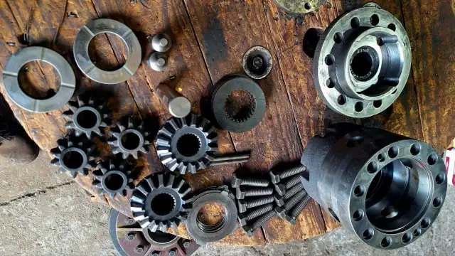 R133867 R130753 R237713 TR142952 R237709 TR14950 R131511 R131346 R131336 RE294014 CAIXA SATÉLITE DA TRAÇÃO DIANTEIRA